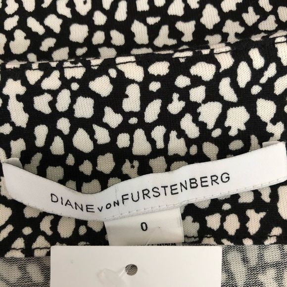 DVF New Julian Two Short Sleeve Black White Spotted Print Wrap Dress NWT size 0 - Picture 6 of 12